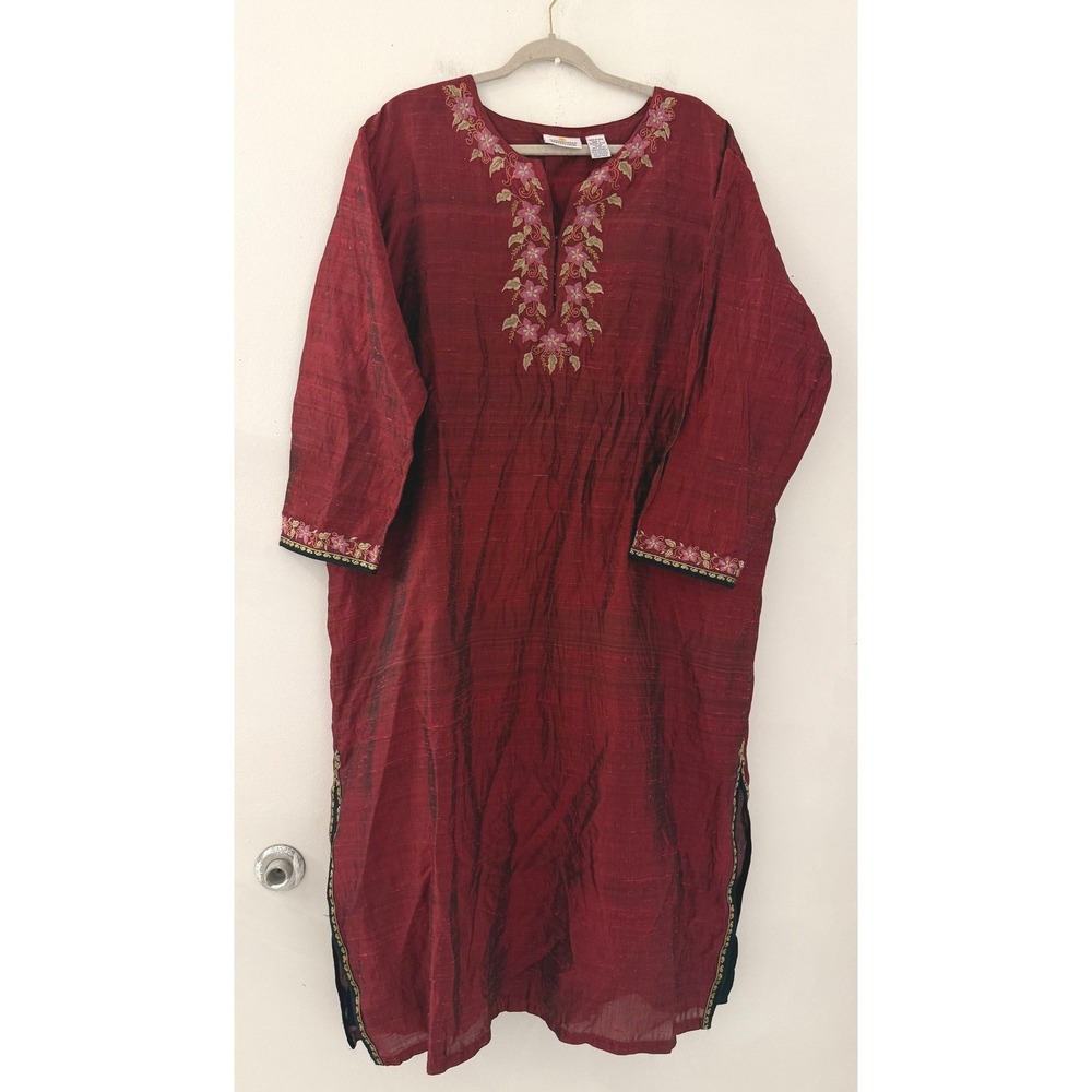 Smithsonian Institution Women's Red Embroidered Tunic Top Size Large Bohemian